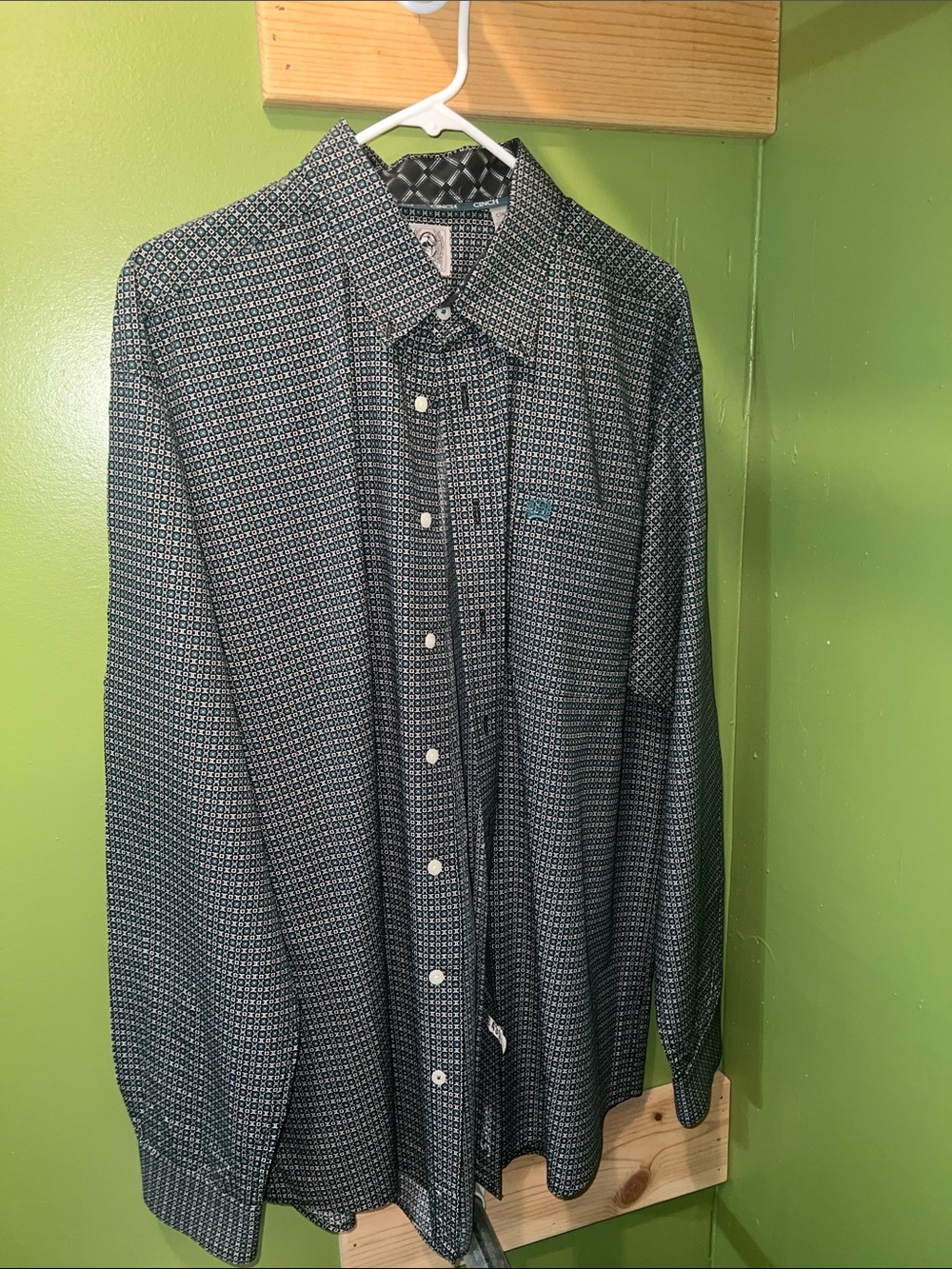 Cinch Men's Patterned Button-Down Shirt in Black and Teal
